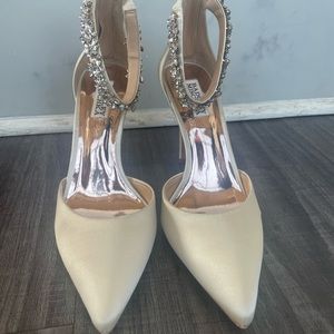 Badgley Mischka 9.5 Ivory Heels